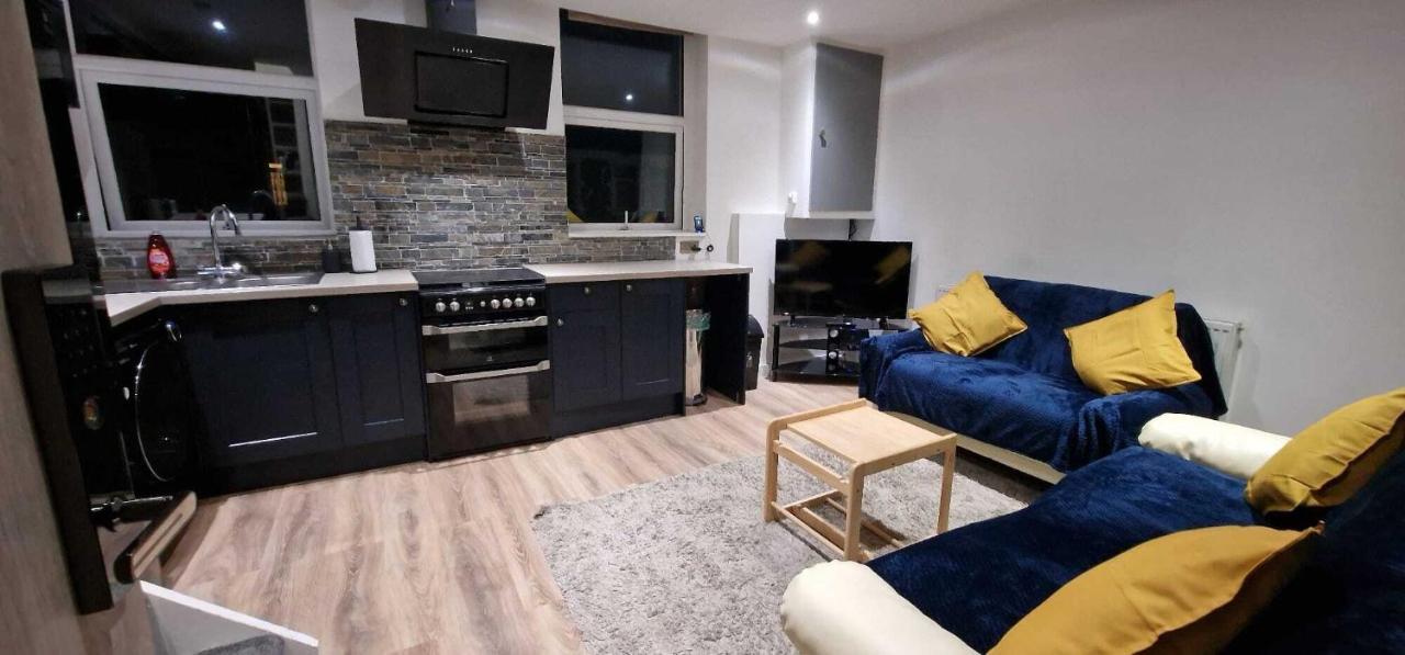 Sapphire Strathnairn Apartment Кардиф Екстериор снимка