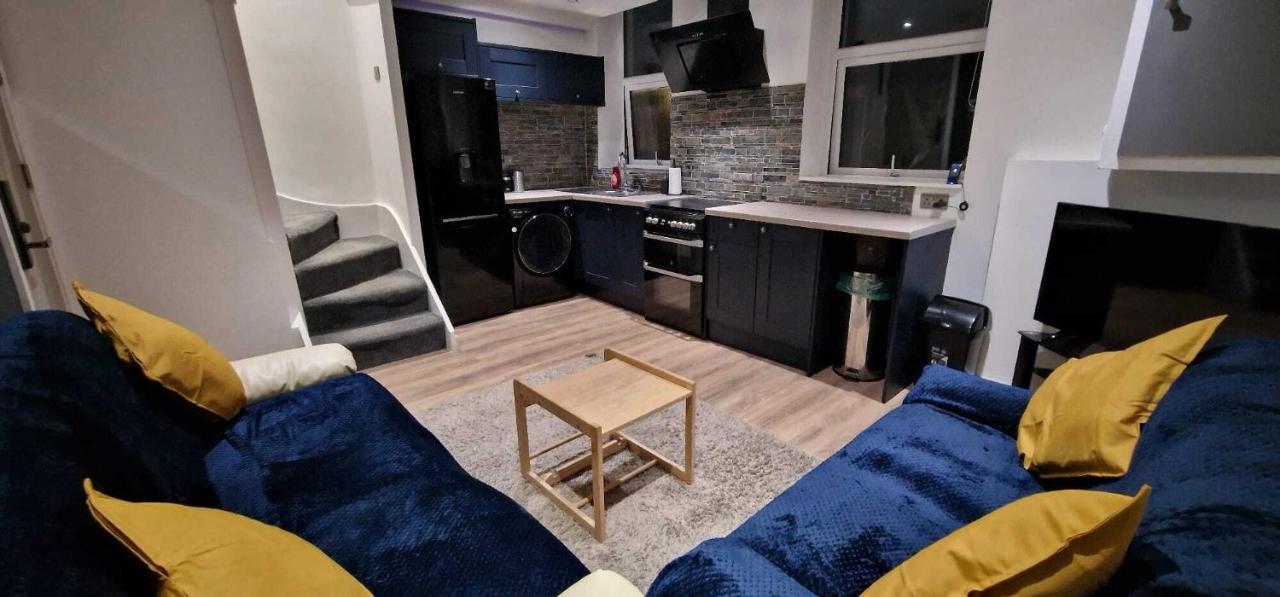 Sapphire Strathnairn Apartment Кардиф Екстериор снимка