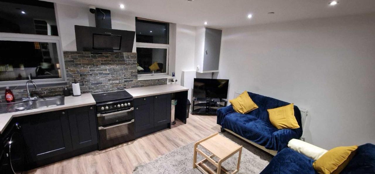 Sapphire Strathnairn Apartment Кардиф Екстериор снимка