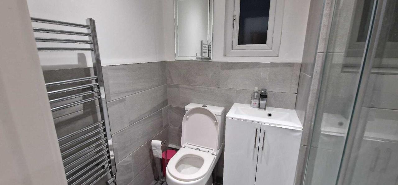 Sapphire Strathnairn Apartment Кардиф Екстериор снимка