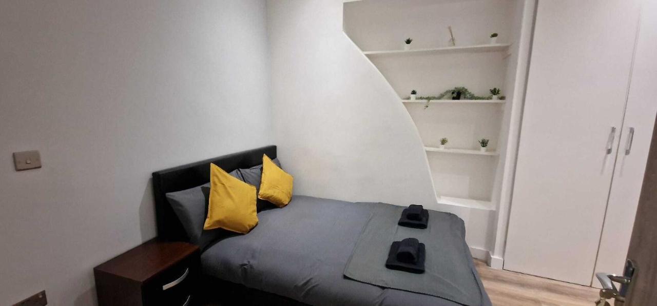 Sapphire Strathnairn Apartment Кардиф Екстериор снимка