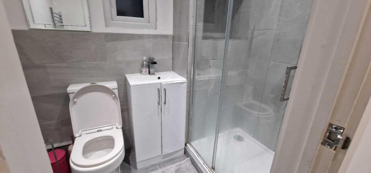 Sapphire Strathnairn Apartment Кардиф Екстериор снимка